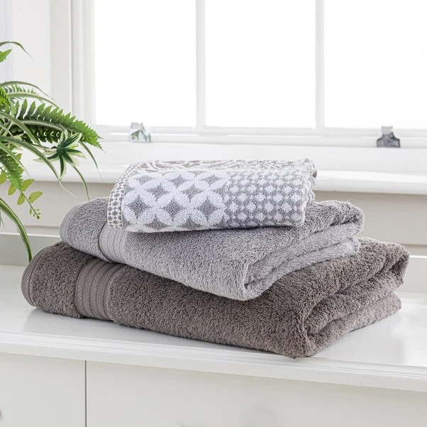 Dunelm Geo Tile Grey Towel 8 Dunelm Geo Tile Grey Towel - Image 6