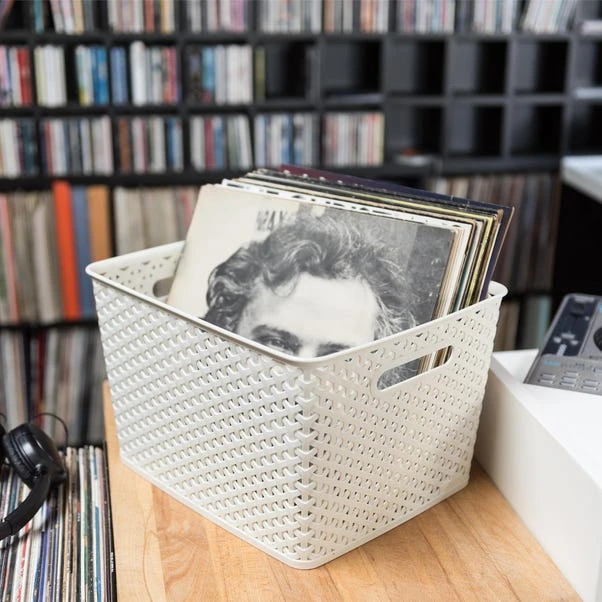 Curver 18L Vintage White Basket 4 Curver 18L Vintage White Basket - Image 2