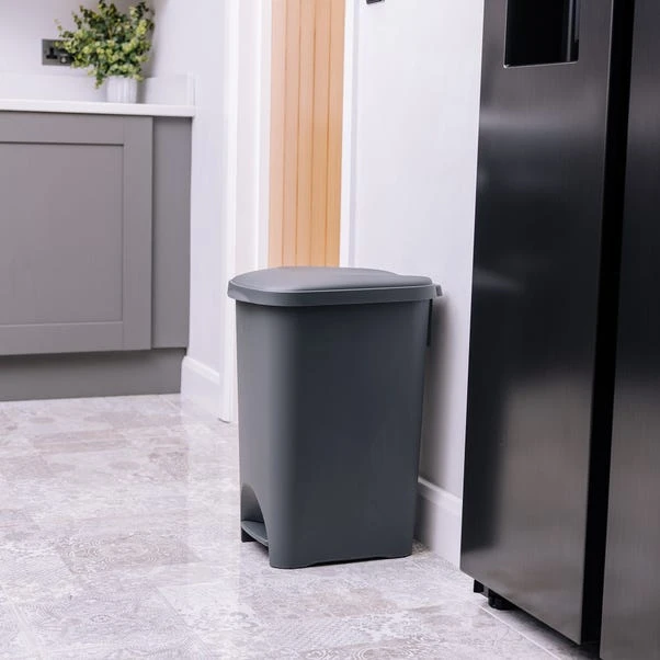 Addis Plastic 40L Pedal Bin Grey 7 Addis Plastic 40L Pedal Bin Grey - Image 5