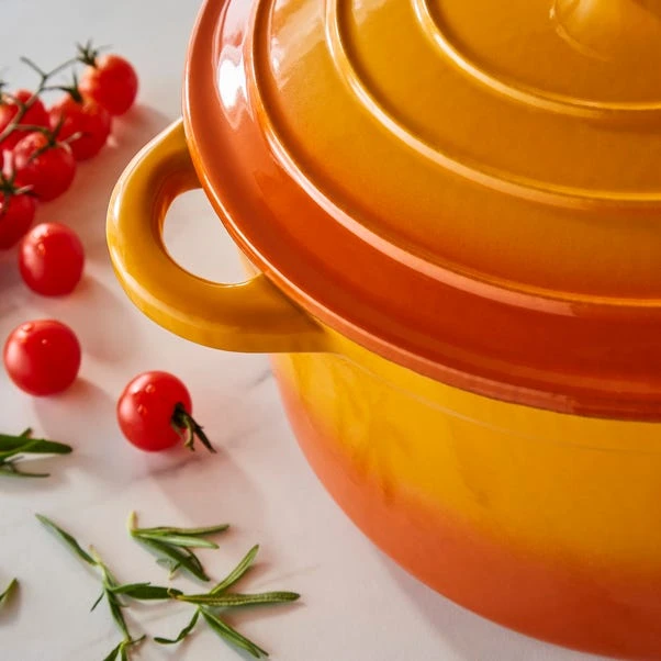 Dunelm Cast Iron Casserole Dish 5.2L 4 Dunelm Cast Iron Casserole Dish 5.2L - Image 2